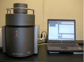 遺伝子定量用リアルタイムPCR装置の写真