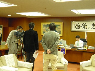 県のテレビ広報番組の取材写真1