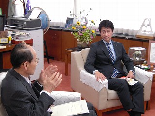 行政経営アドバイザー　梅田次郎さんの訪問写真2