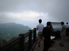 神峯山山頂から瀬戸内海を展望する様子2