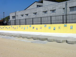 坂・横浜・小屋浦小学校児童による絵陶板の写真2