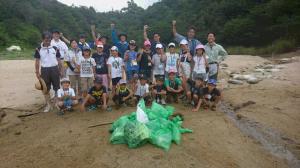 子どもたちは生息地の環境整備も行います