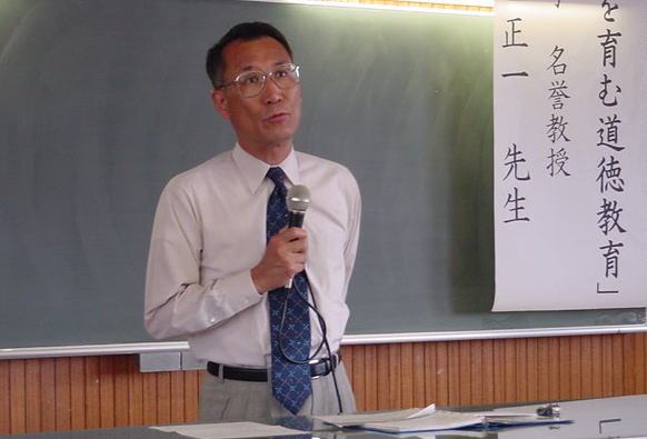 京都教育大学名誉教授　小寺正一　先生の写真
