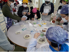 クリスマス会　ケーキの配膳