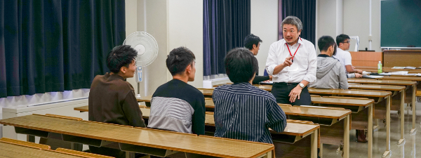 大学生交流の写真