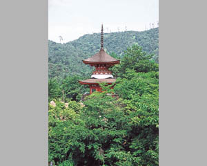 厳島神社多宝塔