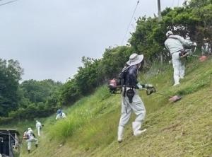 法面の草刈り