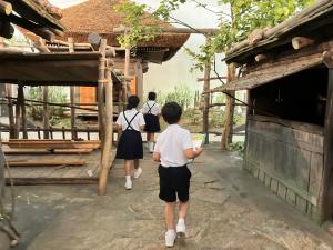 尾道市立因島南小学校　草戸千軒展示室見学