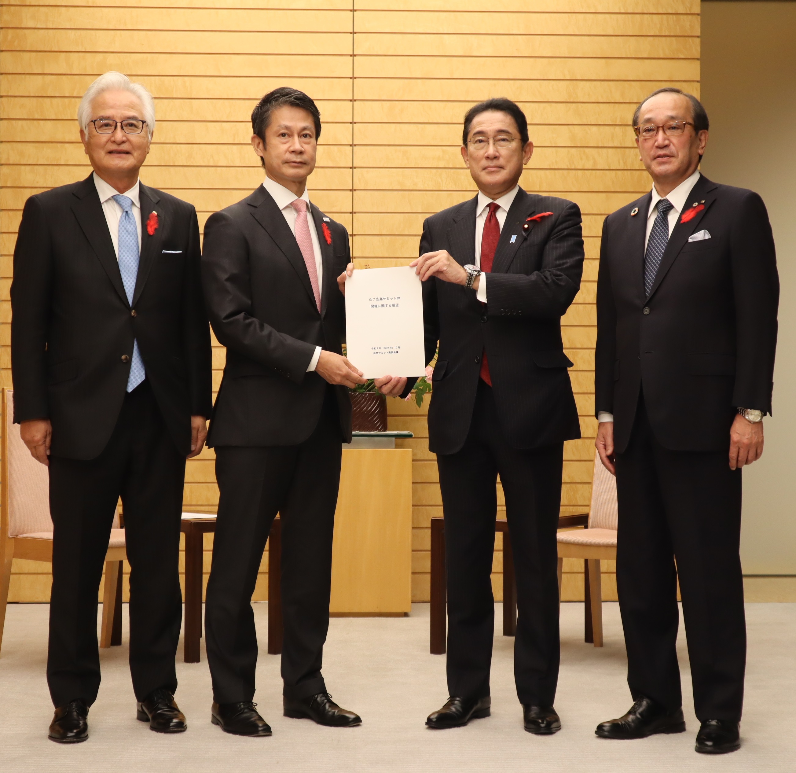 岸田内閣総理大臣への要望書提出時の写真です。