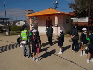 フィールドワーク公園のトイレを確認中