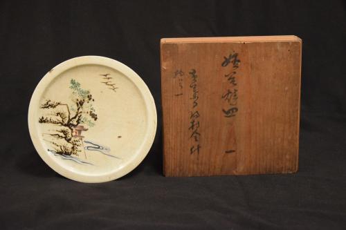 姫谷焼皿と箱蓋の画像