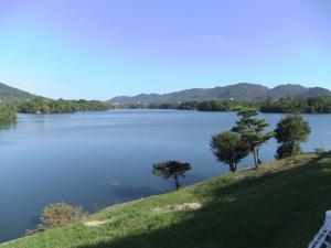 三永水源地の湖水の写真