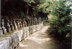 郡山大師堂横の地蔵の写真