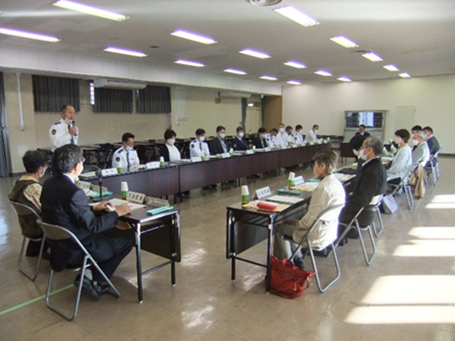 協議している様子