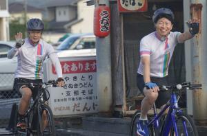 井原サイクリングコースを伊原木岡山県知事と走行