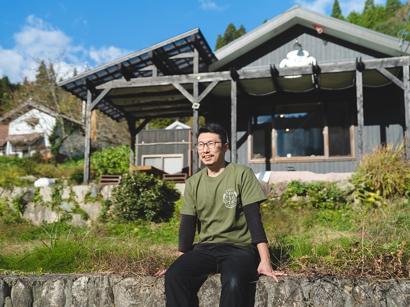 井仁の棚田を見渡せる一等地に建つカフェ