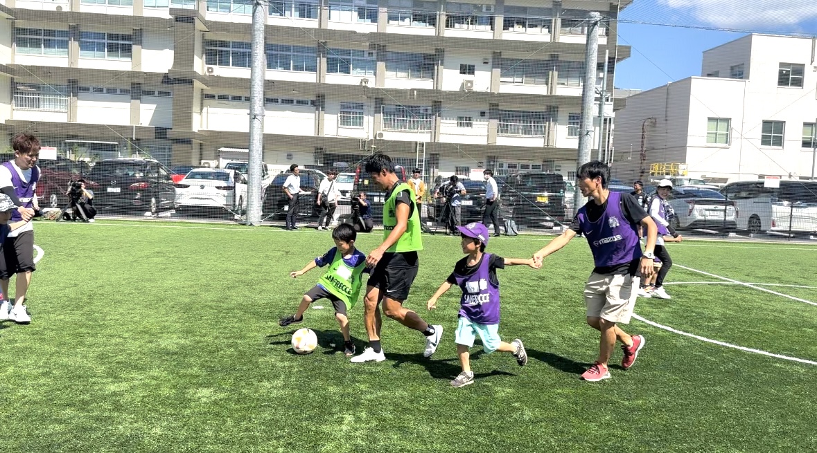 駒野コーチと手つなぎサッカー