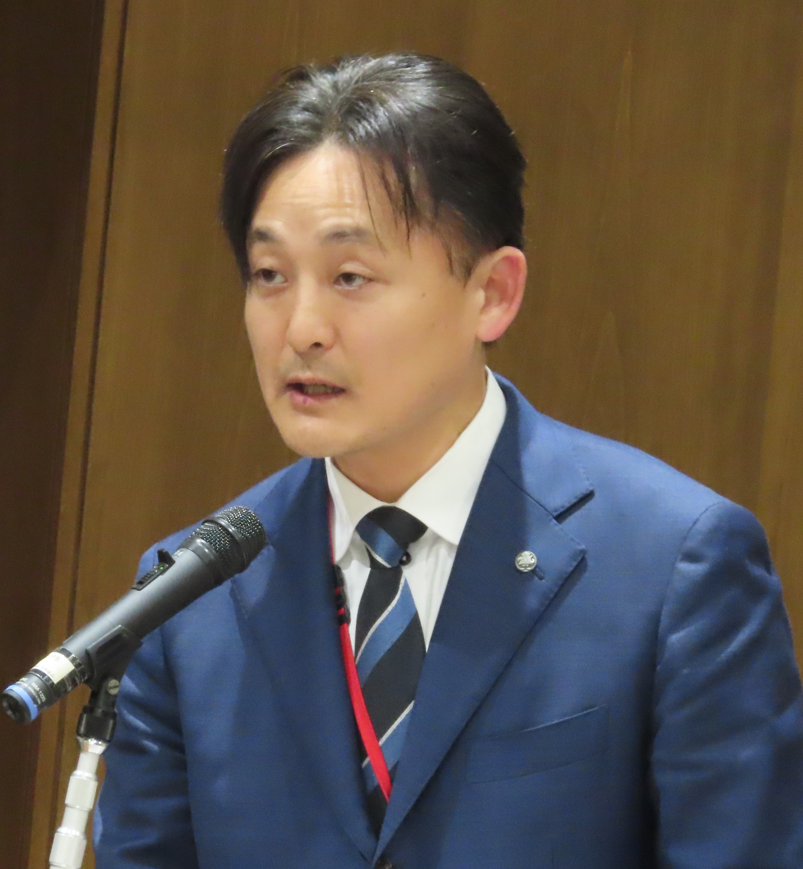情報官