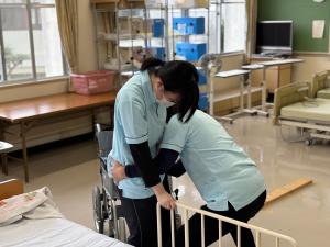 車いす移動