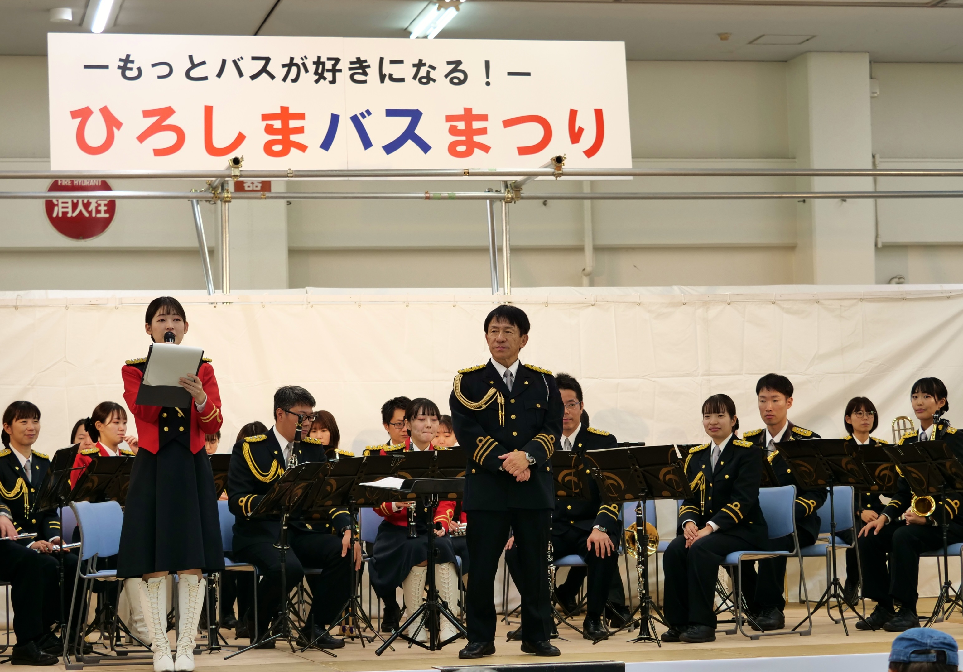 司会をするりっこ先輩