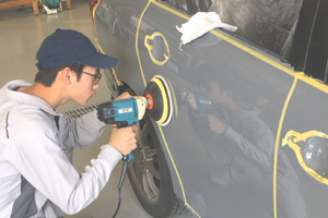 磨き作業