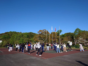 みんなでラジオ体操をしています