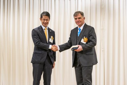 知事と教授