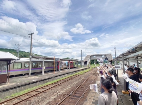 備後庄原駅増便列車お出迎え