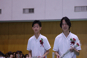 学生が退場する場面