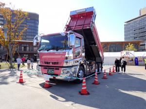 重機（10トントラック）