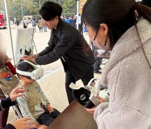 広島工業大学の学生防災士会の学生に災害Vr体験を手伝ってもらいました。