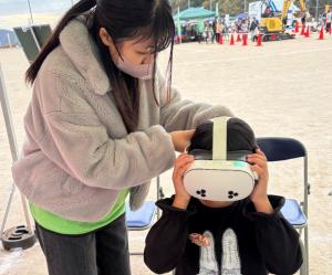 広島工業大学の学生防災士会の学生に災害Vr体験を手伝ってもらいました。