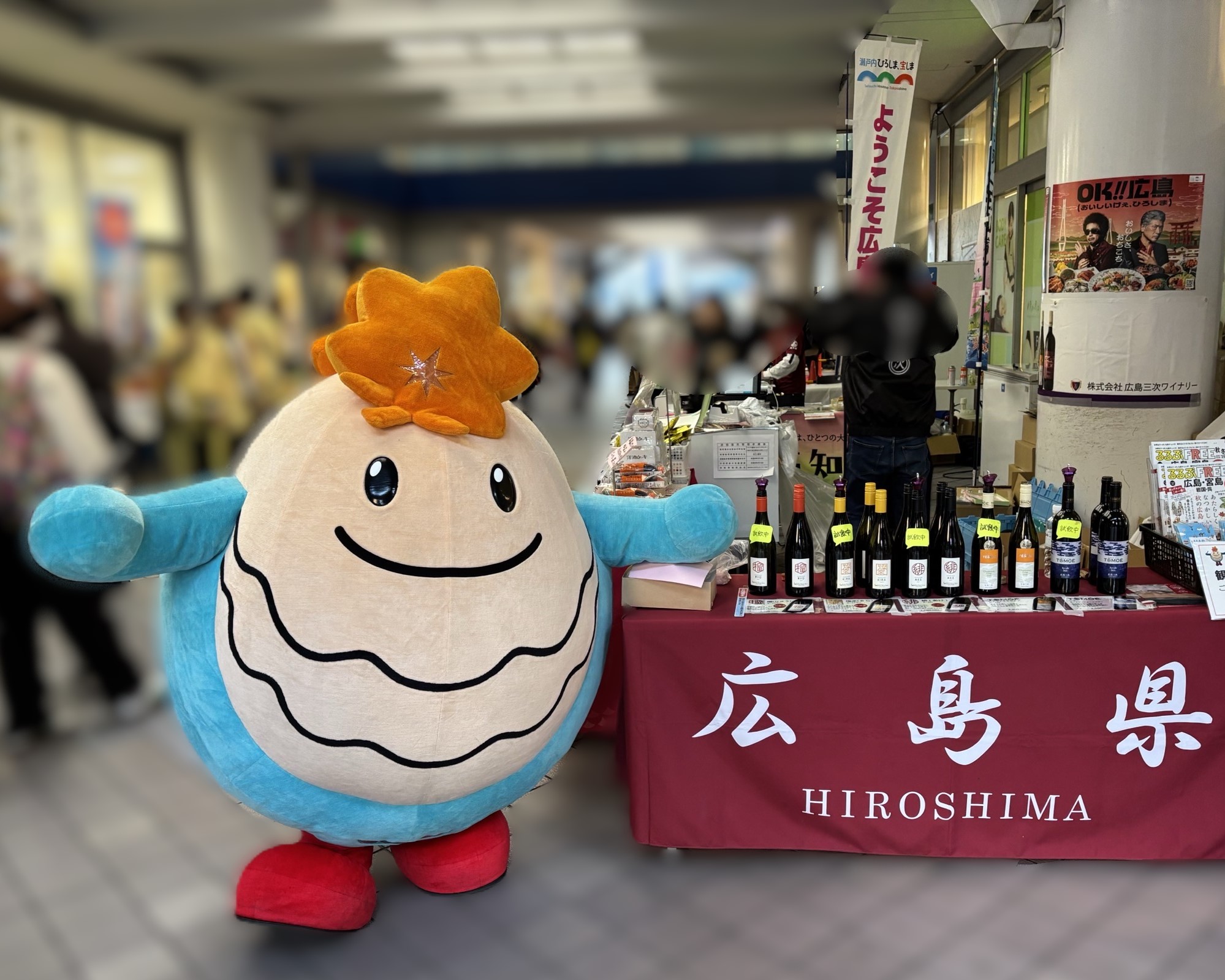 広島県ブースとブンカッキー（ワイン側）