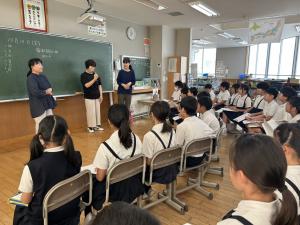 府中手話サークルトロッコの小学校での体験学習