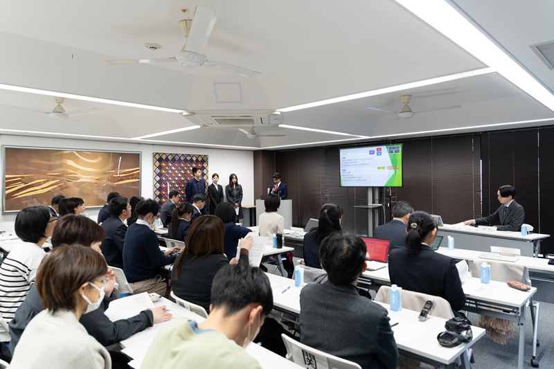 生徒の発表の様子