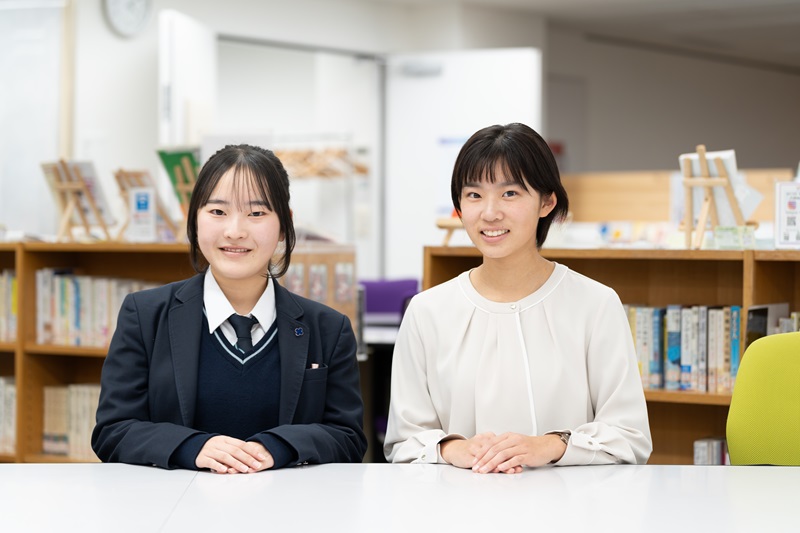 インタビューした生徒二人