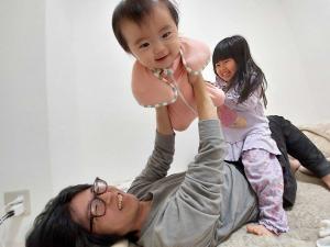 育児に励む社員３