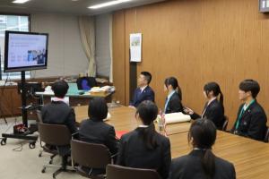 プレゼンを聴く様子①