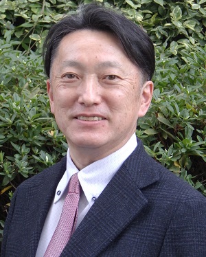 情報官の顔写真