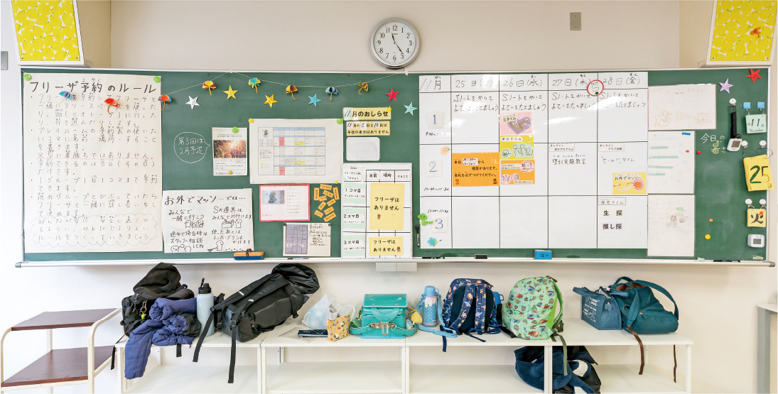 SCHOOL“S”では、児童生徒が全体の時間割を 参考にしながら自分だけの時間割を作成する。