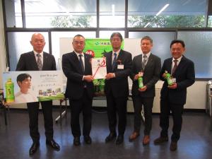 （株）伊藤園による寄附金贈呈式