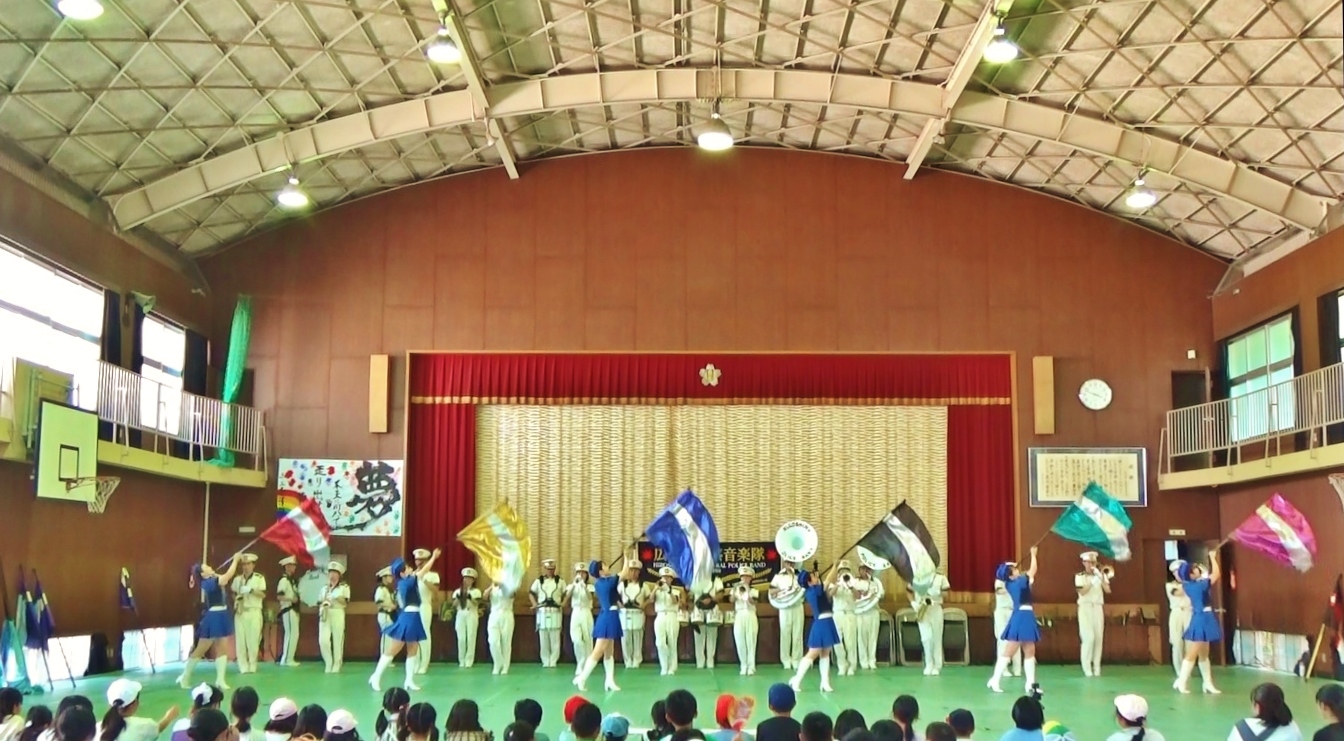ドリル　小学校の体育館