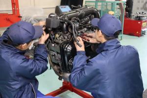 エンジン整備実習