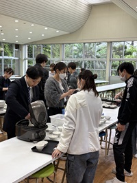 食事の様子１
