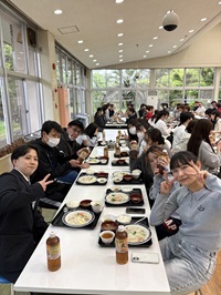 食事の様子２