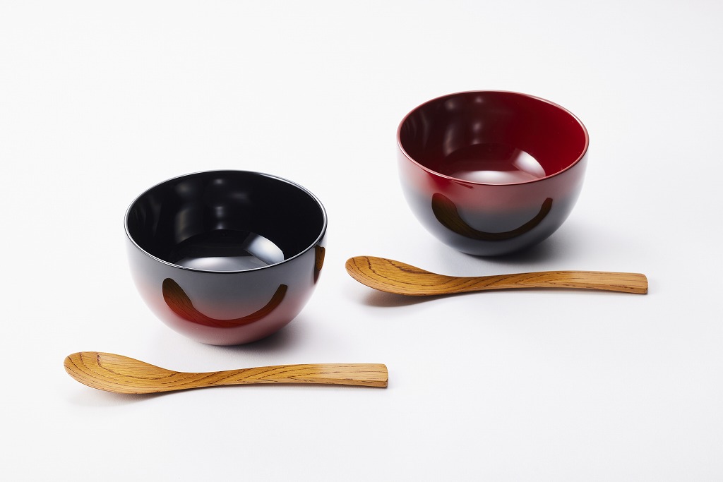 岸田夫人からの贈呈品「曙」