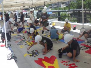 記念イベント『橋の上に絵を描こう』その2(5~6年生)