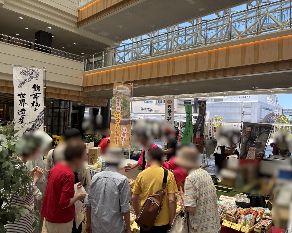 ブースにぎわい