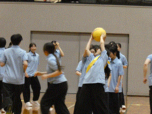 ボール運びの協議をしている