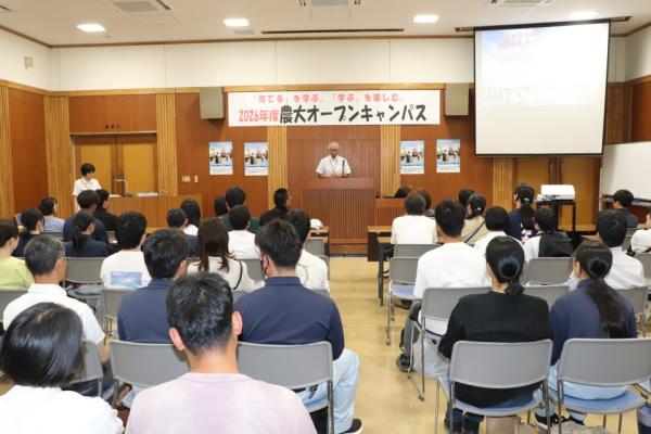 校長あいさつの様子